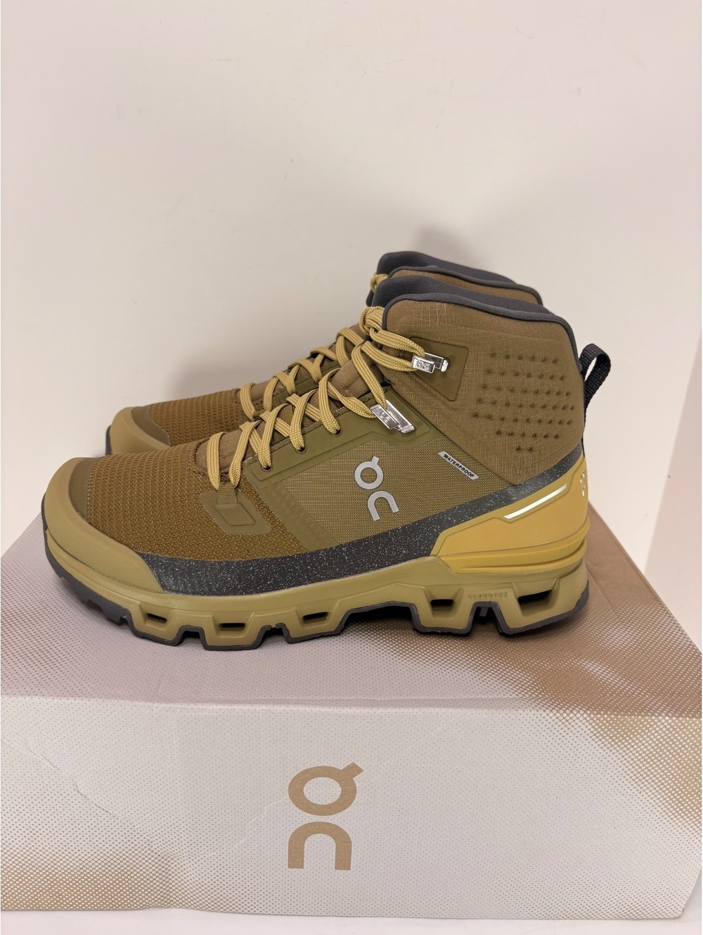 On Cloudrock 2 Waterproof Women’s Hiking Boots Size 8 Hunter/Safari 63.97853